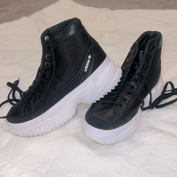 Women adidas size 6 - Picture 1 of 3